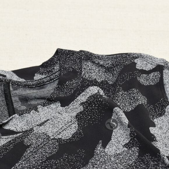 Lululemon Women T Shirt Top Short Sleeve Camouflage Black Size 8 Athletic - Picture 7 of 8